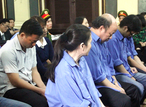 Nữ giám đốc ngân hàng tham ô 2.600 lượng vàng xin hiến xác