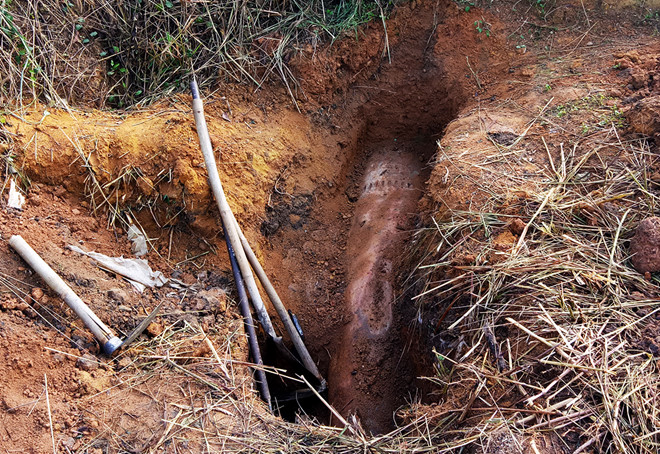 Phát hiện quả bom trên một tấn sau khu nhà ở giáo viên