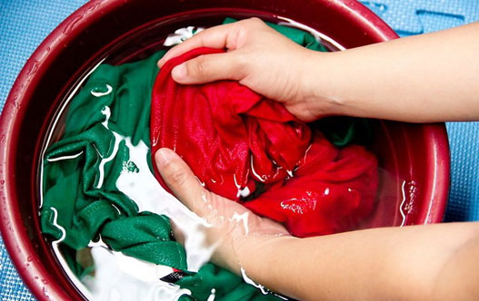 Nhật ký chồng giặt quần áo cho con khiến các mẹ không thể nhịn cười