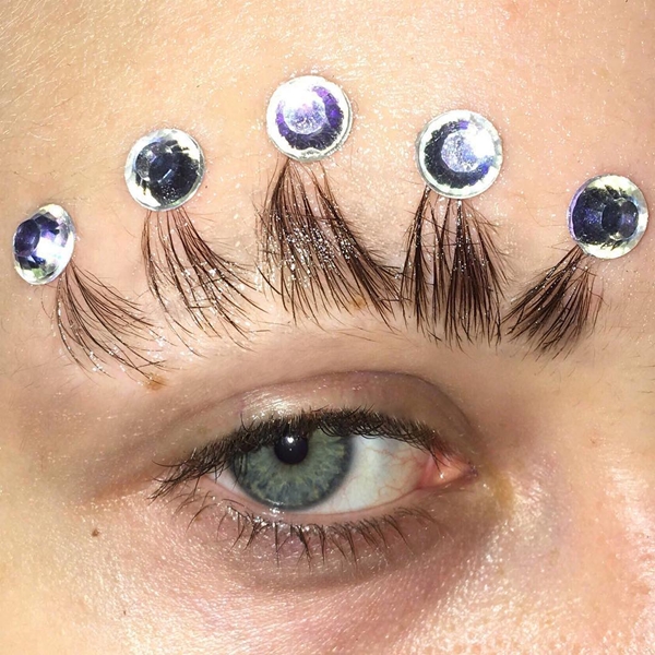 10 mốt làm đẹp lông mày dị nhất năm 2017