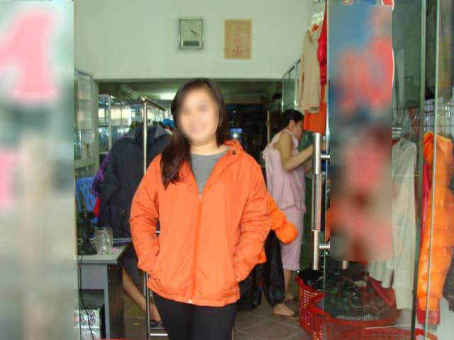 Mua áo khoác về tặng vợ mới cưới, anh chàng tá hỏa nhận hàng là áo len dài ngoằng làm theo size người ngoài hành tinh