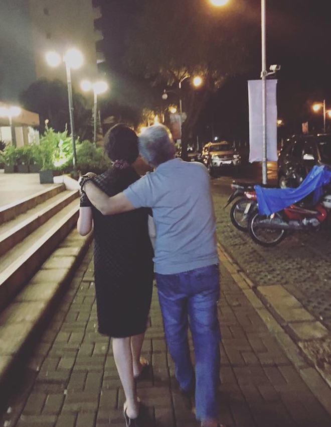 Tình cảm ngọt ngào hiếm có của bố mẹ ruột Phạm Quỳnh Anh dù đã lên chức ông bà