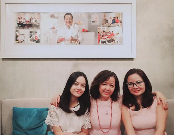 Tình cảm ngọt ngào hiếm có của bố mẹ ruột Phạm Quỳnh Anh dù đã lên chức ông bà Tình cảm ngọt ngào hiếm có của bố mẹ ruột Phạm Quỳnh Anh dù đã lên chức ông bà