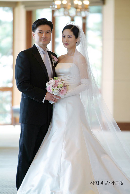 Bảo bối điện ảnh bí ẩn bậc nhất showbiz Hàn: Từ cô dâu bỏ trốn đến cuộc hôn nhân kín tiếng với gia đình quyền lực