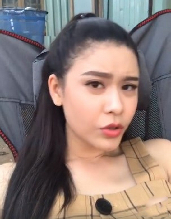 Bị nhắc đến Bình Minh, Trương Quỳnh Anh im lặng và hành động gây choáng