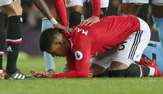 Rojo khoe chấn thương ghê rợn sau trận gặp Man City Rojo khoe chấn thương ghê rợn sau trận gặp Man City