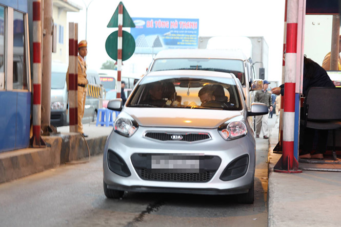 Giảm phí hay bỏ 2 trạm BOT QL5?