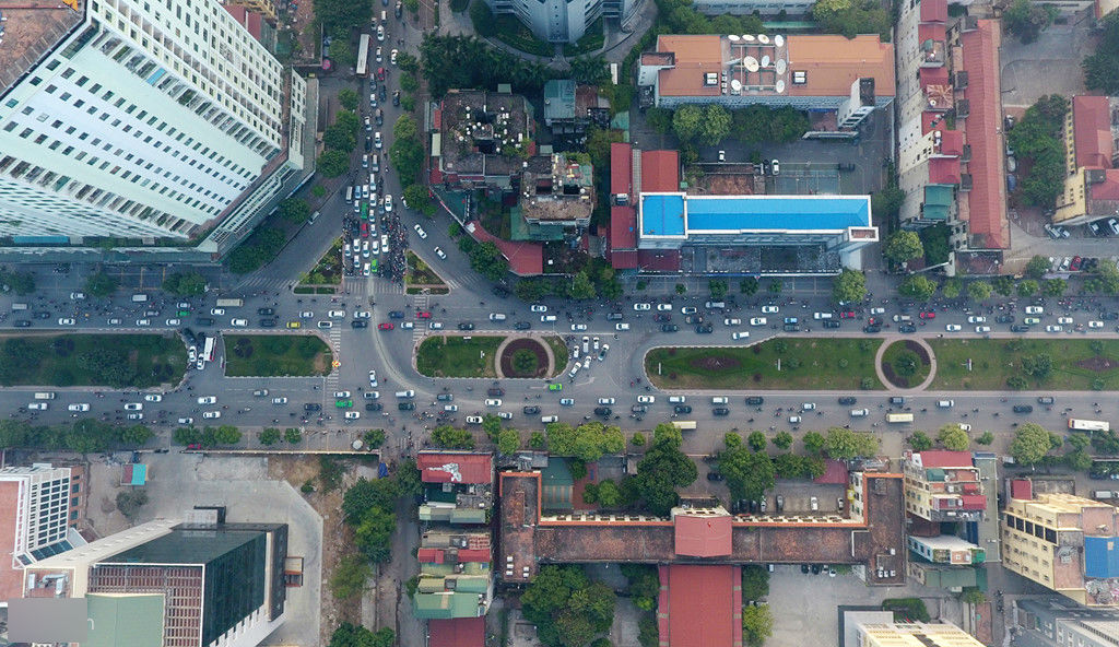 Điểm nóng kẹt xe Nguyễn Chí Thanh trước ngày xén dải phân cách