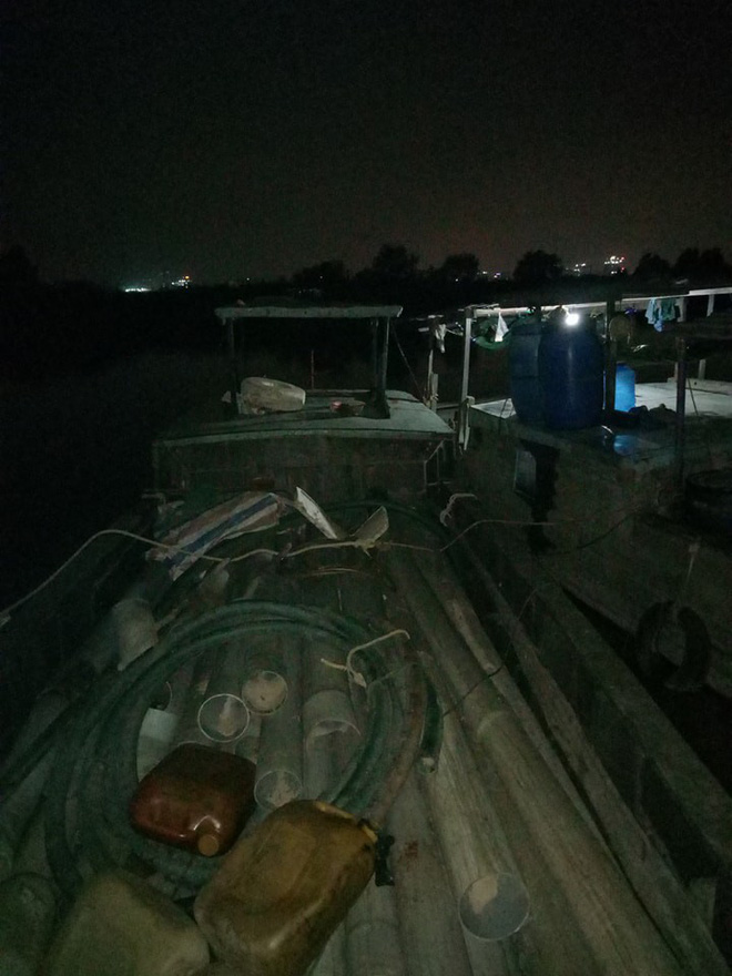 TP.HCM: Phát hiện thi thể người đàn ông trên ghe tàu, cạnh tô cháo còn ăn dở