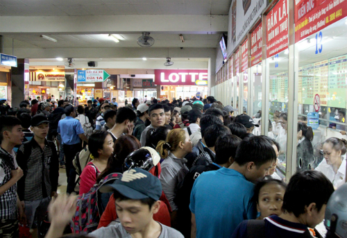 Giá vé xe Tết tăng cao nhất 60%, tàu còn 90.000 vé