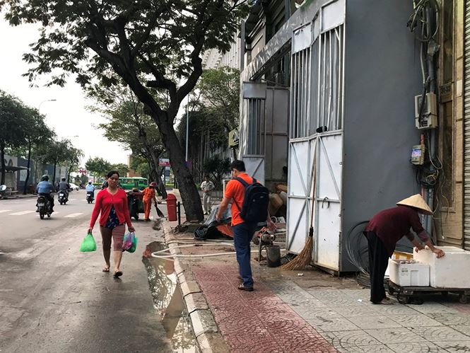 Chợ cóc tái chiếm vỉa hè ở quận trung tâm Sài Gòn
