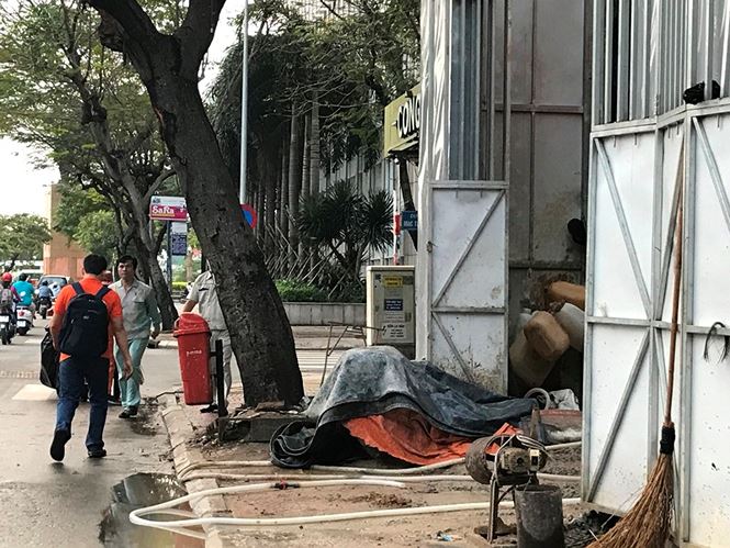 Chợ cóc tái chiếm vỉa hè ở quận trung tâm Sài Gòn