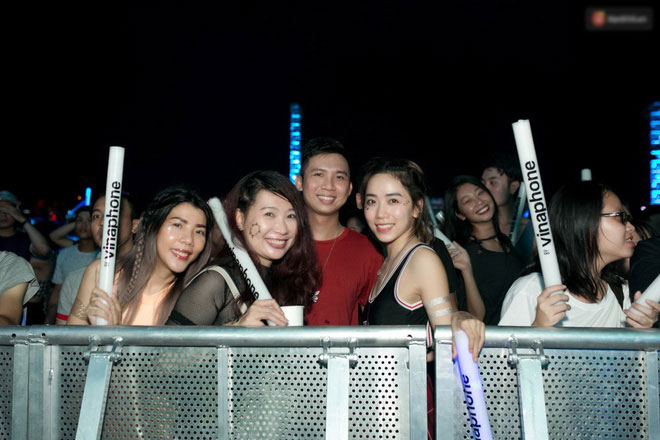 Đi rave show Armin và đây là những cô nàng nóng bỏng nhất!