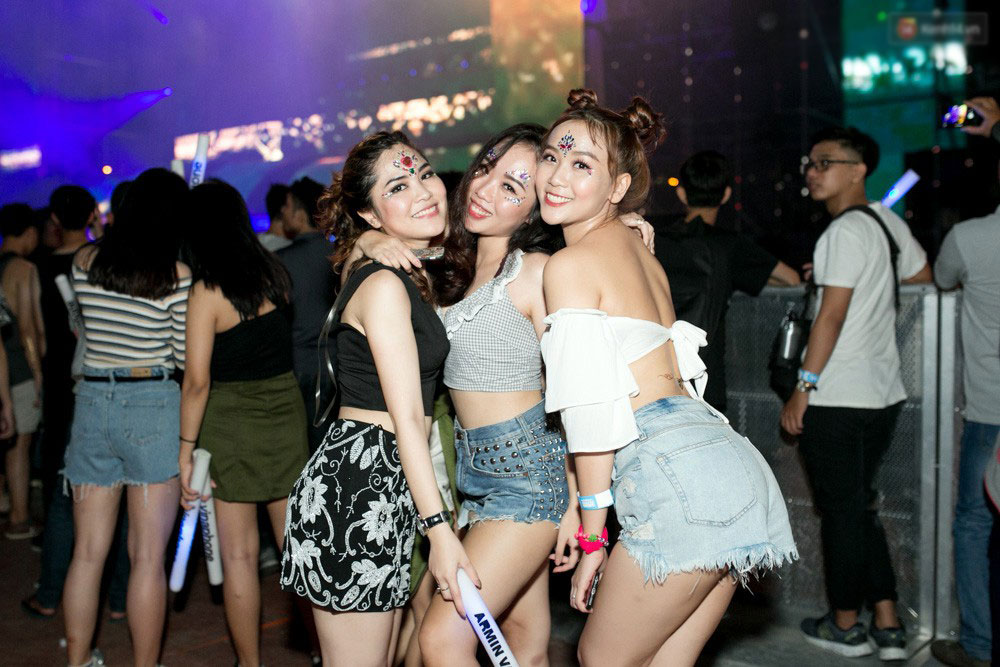 Đi rave show Armin và đây là những cô nàng nóng bỏng nhất! Đi rave show Armin và đây là những cô nàng nóng bỏng nhất!