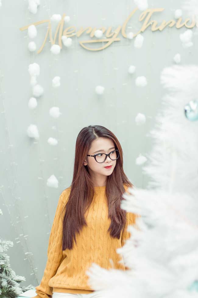 Linh Ka - Hot girl thị phi nhất 2017 tung ảnh Giáng sinh đẹp lung linh