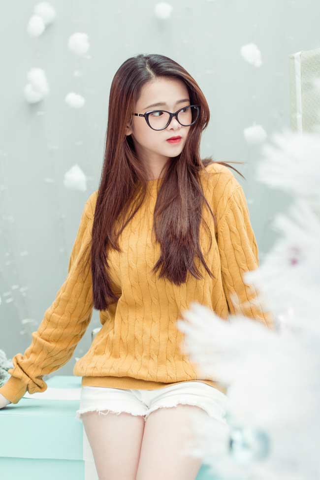 Linh Ka - Hot girl thị phi nhất 2017 tung ảnh Giáng sinh đẹp lung linh