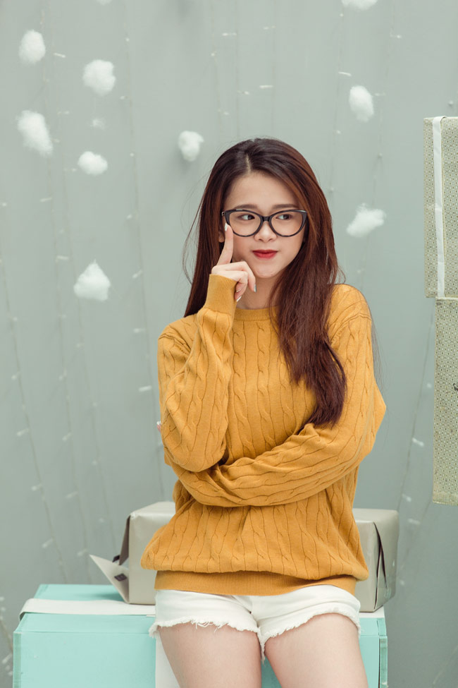 Linh Ka - Hot girl thị phi nhất 2017 tung ảnh Giáng sinh đẹp lung linh