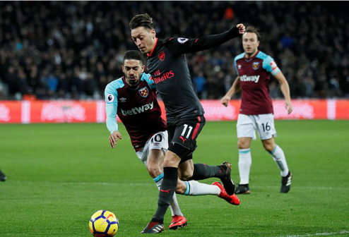 Ozil muốn tới Man Utd hơn Barca khi rời Arsenal