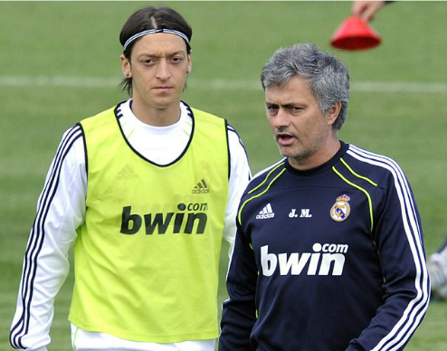 Ozil muốn tới Man Utd hơn Barca khi rời Arsenal