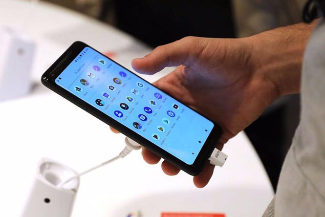 Người dùng Android tố bị hỏng đa cảm ứng sau khi lên đời Android 8.1