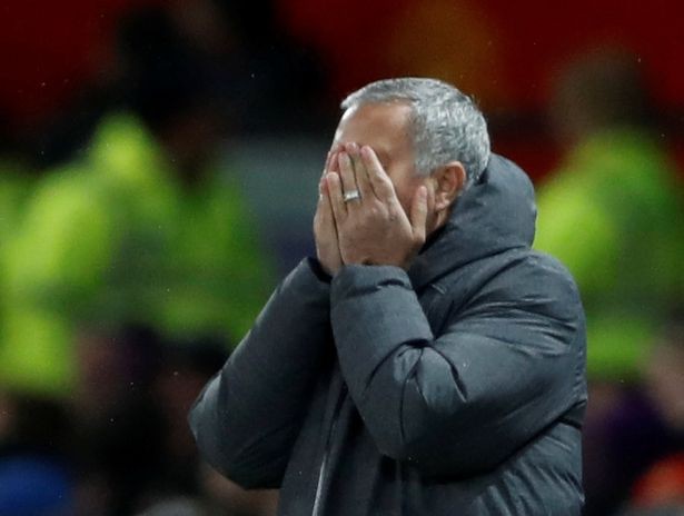 Mourinho phải giải trình những phát ngôn trước trận derby Manchester