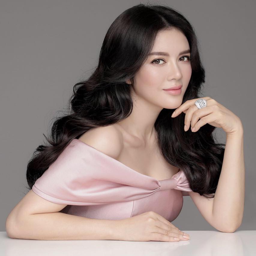 Những nửa kia bị giấu kín như bưng của sao Việt