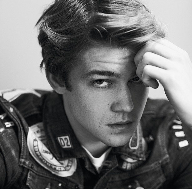 Hot boy mặt lạnh chiếm trọn trái tim Taylor Swift là ai?