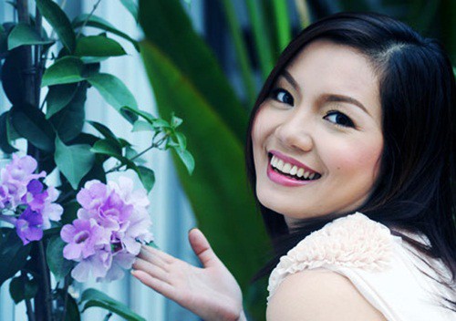 Nhan sắc lên xuống thất thường của nữ ca sĩ có phát ngôn gây sốc về đồng nghiệp trẻ Nhan sắc lên xuống thất thường của nữ ca sĩ có phát ngôn gây sốc về đồng nghiệp trẻ