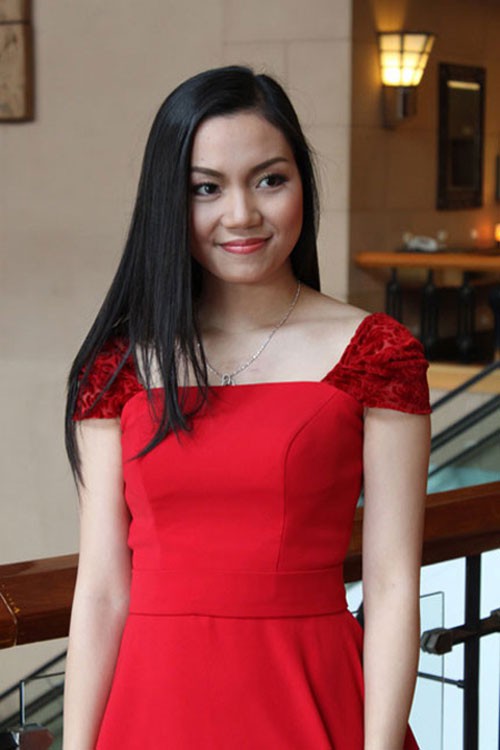 Nhan sắc lên xuống thất thường của nữ ca sĩ có phát ngôn gây sốc về đồng nghiệp trẻ