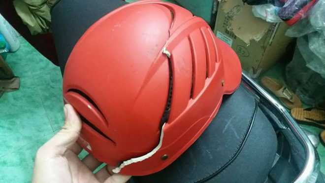 Gia đình đánh shipper vỡ mũ bảo hộ: Bạn đó rất láo, đòi móc đồ chơi khô máu với ba tôi!