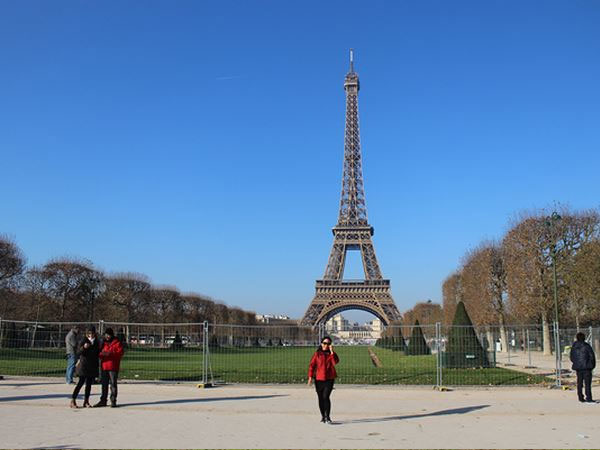 Hai nữ sinh Việt tháp tùng cựu Tổng giám đốc WTO tới Việt Nam