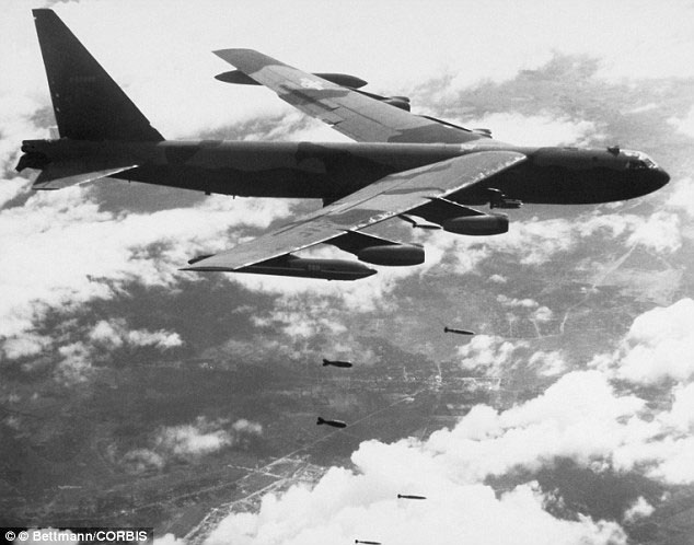 B-52 Mỹ đã nhầm: Hãy chờ xem, ai sẽ là đối thủ chủ yếu của chúng mày!