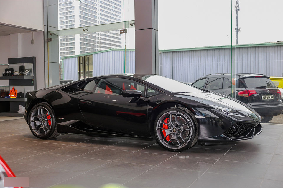 Lamborghini Huracan LP610-4 màu đen chính hãng đầu tiên tại Việt Nam
