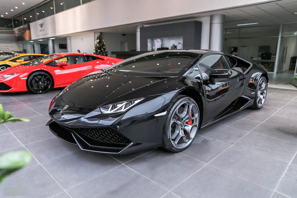 Lamborghini Huracan LP610-4 màu đen chính hãng đầu tiên tại Việt Nam