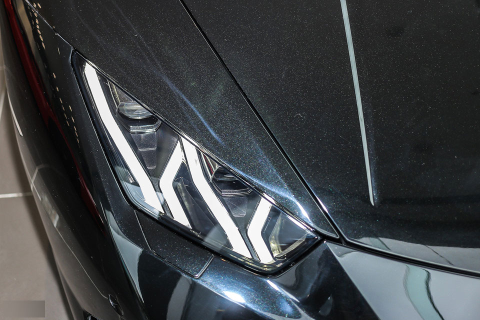 Lamborghini Huracan LP610-4 màu đen chính hãng đầu tiên tại Việt Nam