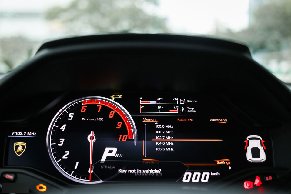 Lamborghini Huracan LP610-4 màu đen chính hãng đầu tiên tại Việt Nam