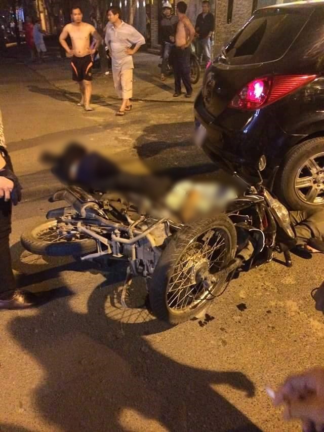 TP.HCM: Đi xe máy chở 3 rồi lao vào xế hộp, 3 nam thanh niên nhập viện trong tình trạng nguy kịch