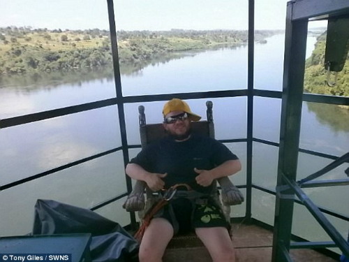 Phượt thủ vừa mù vừa điếc đi khắp thế giới