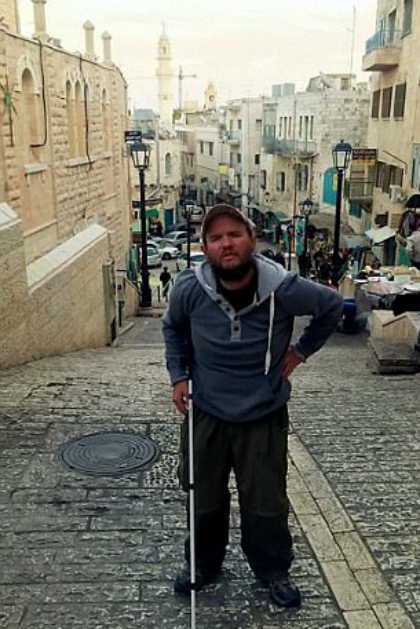 Phượt thủ vừa mù vừa điếc đi khắp thế giới