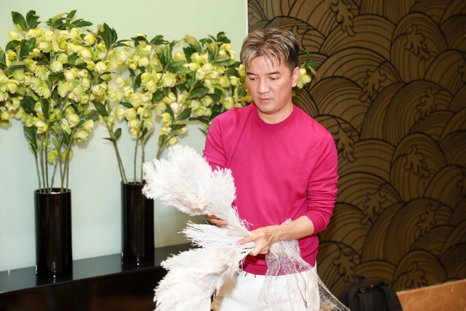 Đàm Vĩnh Hưng trang hoàng biệt thự đón Giáng sinh