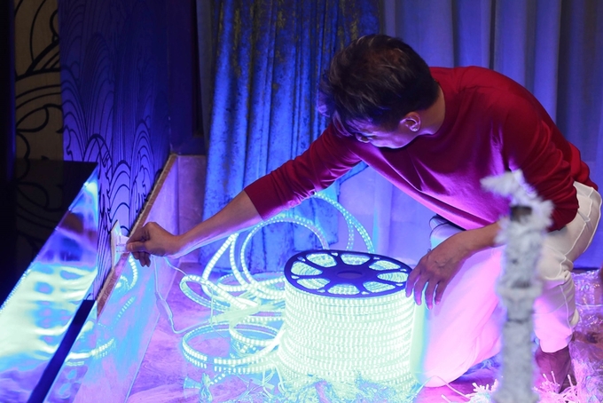 Đàm Vĩnh Hưng trang hoàng biệt thự đón Giáng sinh