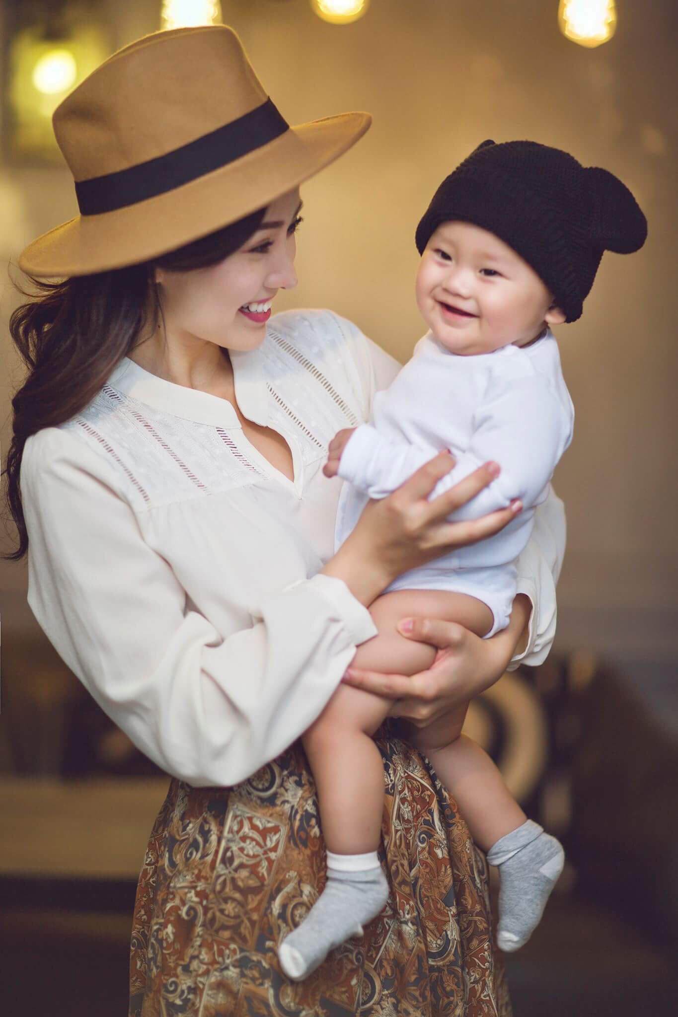 Khánh Hiền: Khi sinh con, tôi và chồng ôm nhau khóc suốt 1 ngày Khánh Hiền: Khi sinh con, tôi và chồng ôm nhau khóc suốt 1 ngày