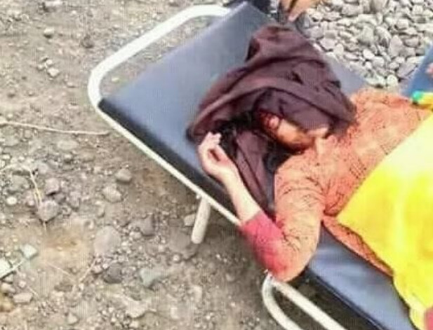 Cô gái bị tàu hỏa kéo lê khi selfie cùng bạn bên đường ray