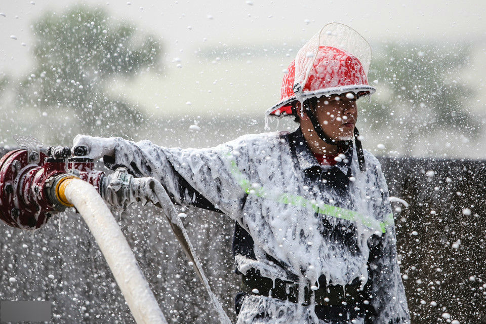 900 người diễn tập chữa cháy tổng kho xăng dầu lớn nhất Sài Gòn