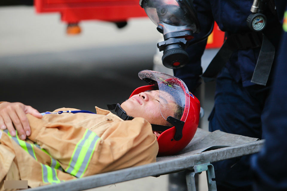 900 người diễn tập chữa cháy tổng kho xăng dầu lớn nhất Sài Gòn