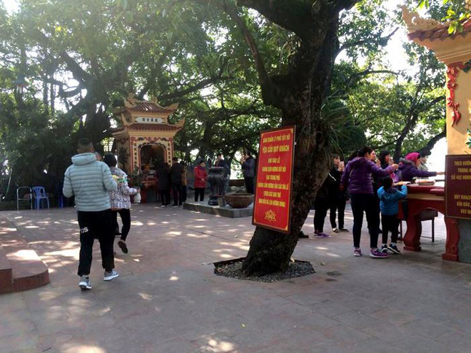 Hà Nội: Bé trai 4 tuổi bị mẹ bỏ quên ở Phủ Tây Hồ