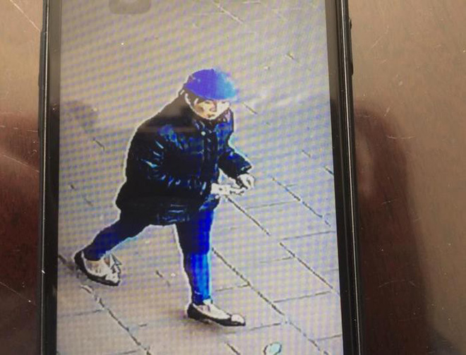 Hà Nội: Bé trai 4 tuổi bị mẹ bỏ quên ở Phủ Tây Hồ