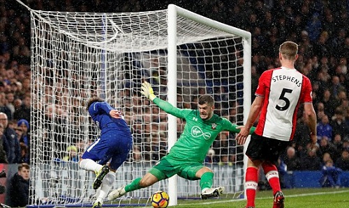 Chelsea giành ba điểm nhờ bàn đá phạt của Marcos Alonso