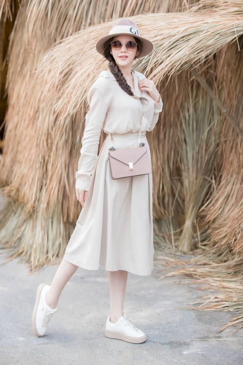 Chẳng cần đồ màu nổi, Lý Nhã Kỳ chỉ diện đơn sắc cũng đủ hút ‘triệu ánh nhìn’