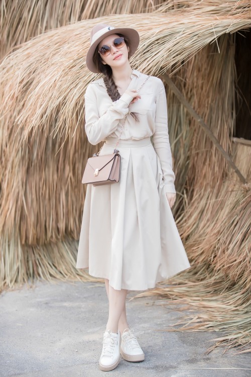 Chẳng cần đồ màu nổi, Lý Nhã Kỳ chỉ diện đơn sắc cũng đủ hút ‘triệu ánh nhìn’